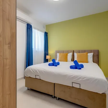 Wave Crest Apartment