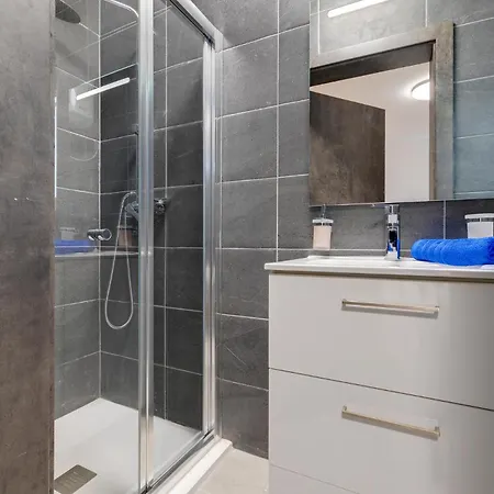 Wave Crest Apartment