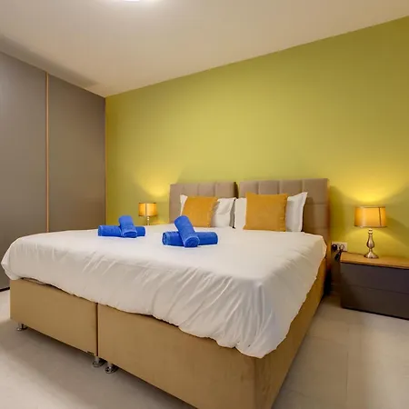 Wave Crest Apartment