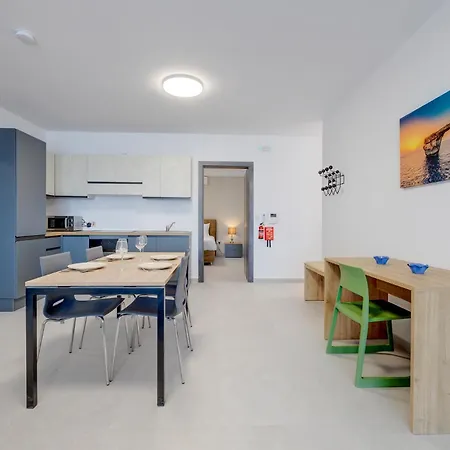 Wave Crest Apartment *