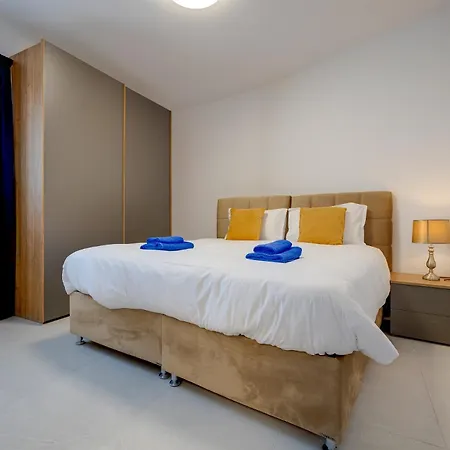 Wave Crest Apartment *