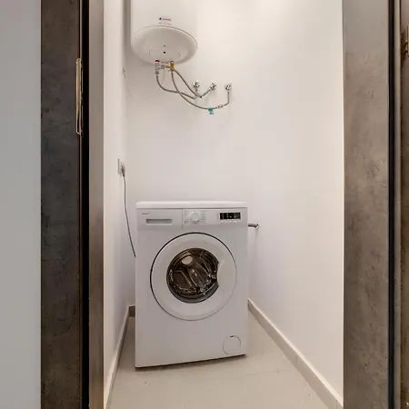 Wave Crest Apartment